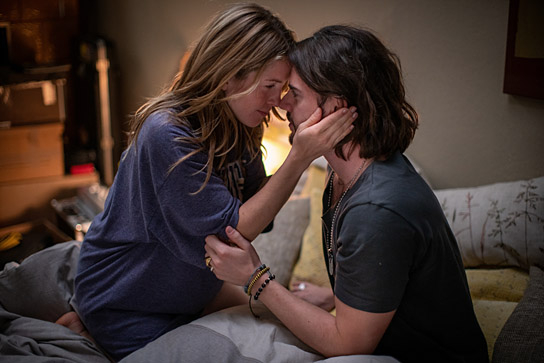 Paula Kalenberg, Roel Dirven in "The Mopes" (2021); Quelle: UFA FICTION, DFF, © 2021 Turner Broadcasting System Europe Limited - a WarnerMedia Company, UFA FICTION GmbH, Foto: Oliver Vaccaro