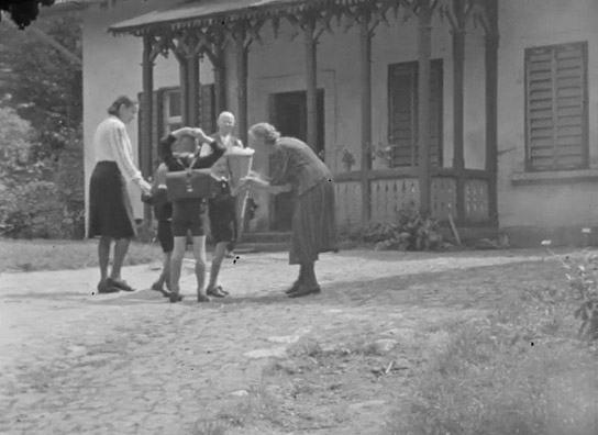 Screenshot aus "Privatfilm Familie Schnabel 1943" (1943); Quelle: SLUB Dresden, © SLUB Dresden, Filmverband Sachsen (Dresden), Hirsch Film (Dresden)