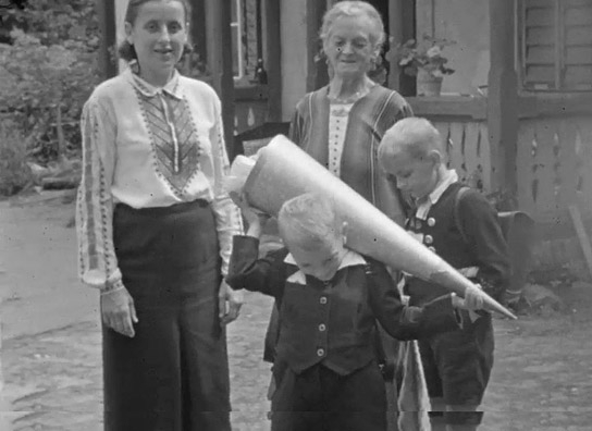 Screenshot aus "Privatfilm Familie Schnabel 1943" (1943); Quelle: SLUB Dresden, © SLUB Dresden, Filmverband Sachsen (Dresden), Hirsch Film (Dresden)