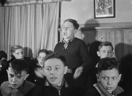 Screenshot aus "Pimpfe erleben den Grenzlandwinter" (1937); Quelle: SLUB Dresden, © SLUB Dresden, Filmverband Sachsen (Dresden), Hirsch Film (Dresden)