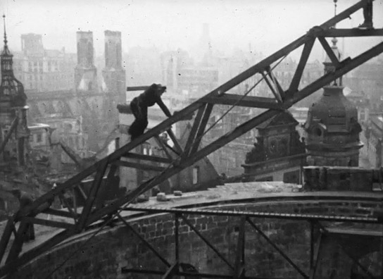 Screenshot aus "Katholische Hofkirche zu Dresden" (1950); Quelle: SLUB Dresden, © SLUB Dresden, Filmverband Sachsen (Dresden), Hirsch Film (Dresden)