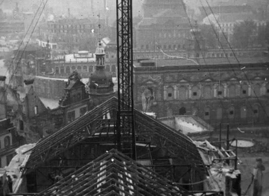 Screenshot aus "Katholische Hofkirche zu Dresden" (1950); Quelle: SLUB Dresden, © SLUB Dresden, Filmverband Sachsen (Dresden), Hirsch Film (Dresden)