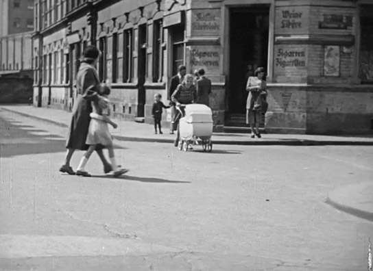 Screenshot aus "Putti" (1952); Quelle: SLUB Dresden, © SLUB Dresden, Filmverband Sachsen (Dresden), Hirsch Film (Dresden)
