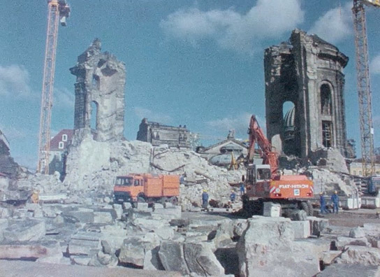 Screenshot aus "Wiederaufbau Frauenkirche Dresden 1993" (1993); Quelle: SLUB Dresden, © SLUB Dresden, Filmverband Sachsen (Dresden), Hirsch Film (Dresden)