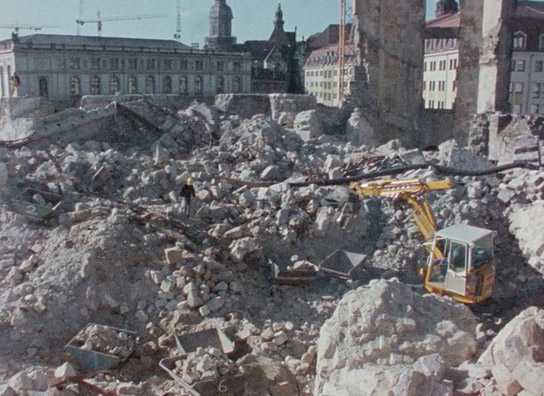 Screenshot aus "Wiederaufbau Frauenkirche Dresden 1993" (1993); Quelle: SLUB Dresden, © SLUB Dresden, Filmverband Sachsen (Dresden), Hirsch Film (Dresden)