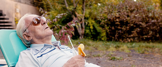 Günther Maria Halmer in "Die Vergesslichkeit der Eichhörnchen" (2020); Quelle: Filmwelt Verleihagentur, DFF, © Zieglerfilm Baden-Baden