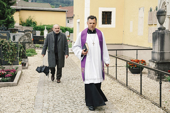 Sigi Zimmerschied, Gerhard Wittmann (v.l.n.r.) in "Weißbier im Blut" (2020); Quelle: TOBIS Film, DFF, © TOBIS Film GmbH, Foto: Hendrik Heiden