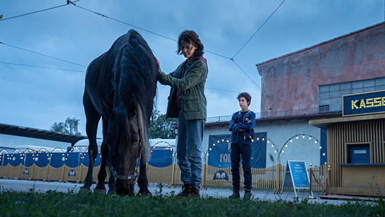 Luna Paiano, Matteo Miska in "Ostwind - Der große Orkan" (2020); Quelle: Constantin Film, DFF, © 2019 Constantin Film Verleih GmbH, SamFilm GmbH, Marc Reimann