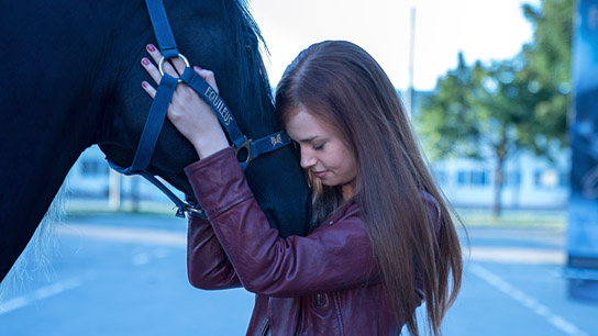 Hanna Binke in "Ostwind - Der große Orkan" (2020); Quelle: Constantin Film, DFF, © 2019 Constantin Film Verleih GmbH