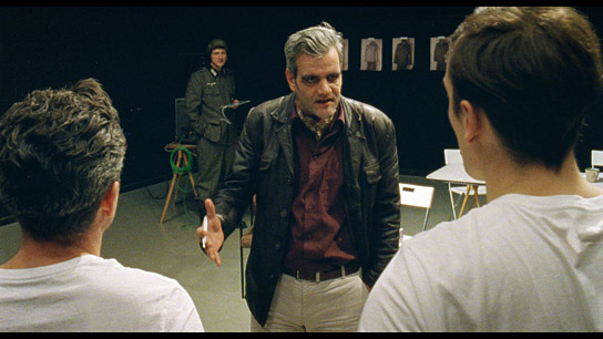Kristof van Boven, Peter Ott, Rafael Stachowiak (vorne v.l.n.r.) in "Gasmann" (2019); Quelle: missingFILMs, DFF