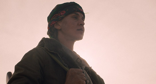 Zübeyde Bulut in "Im Feuer - Zwei Schwestern" (2020); Quelle: missingFILMs, DFF, © Pallas Film, The Match Factory, Viewmaster Films