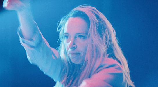 Katharina Behrens in "Glück/Bliss" (2021); Quelle: Edition Salzgeber, DFF, © Flare Film