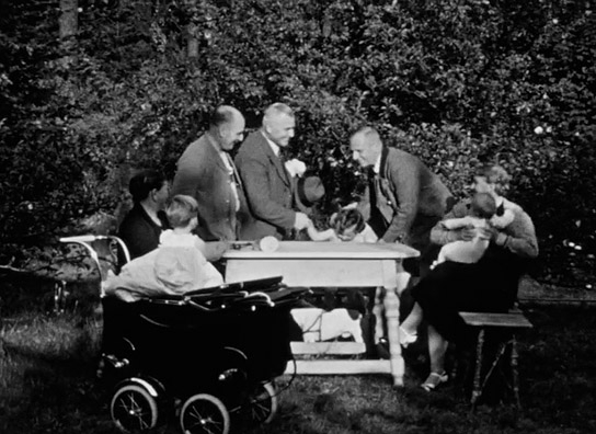 Screenshot aus "Privatfilm Familie Richter: Rolle 6" (1936); Quelle: SLUB Dresden, © SLUB Dresden, Filmverband Sachsen (Dresden), Hirsch Film (Dresden)