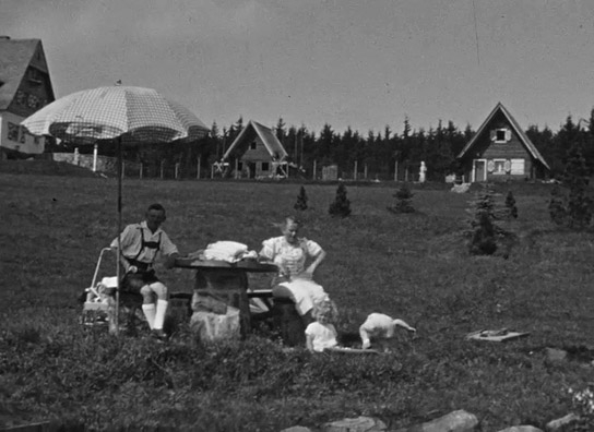 Screenshot aus "Privatfilm Familie Richter: Rolle 3" (1941); Quelle: SLUB Dresden, © SLUB Dresden, Filmverband Sachsen (Dresden), Hirsch Film (Dresden)
