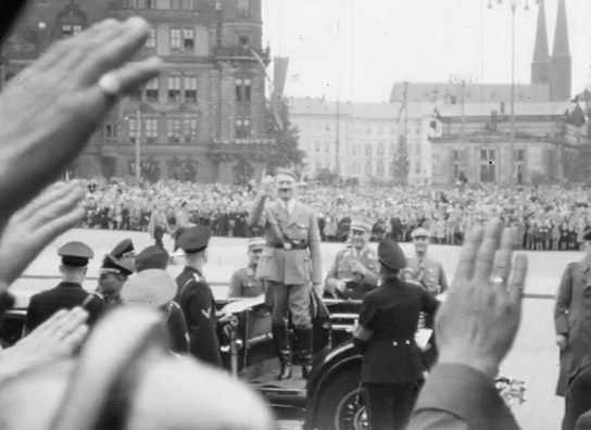 Screenshot aus "Adolf Hitler in Dresden am 30. Mai 1934" (1934); Quelle: SLUB Dresden, © SLUB Dresden, Filmverband Sachsen (Dresden), Hirsch Film (Dresden)