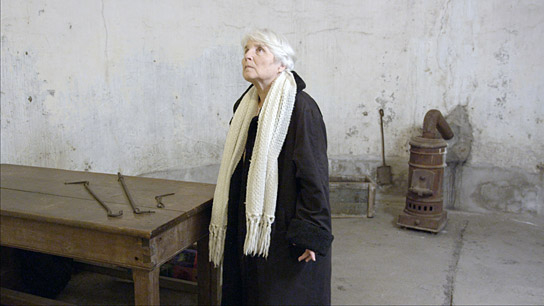 Yehudit Kafri, Autorin (u.a. "Zosha“ über Sophia Posnanska) in "Die Rote Kapelle" (2020); Quelle: farbfilm verleih, DFF, © Lichtblick Film