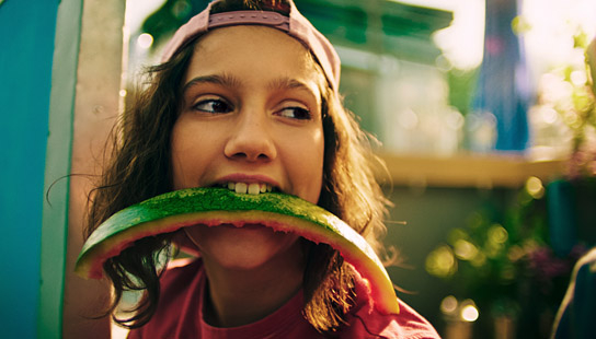 Liana Pavlíková in "Sommer-Rebellen" (2020); Quelle: farbfilm verleih, DFF, © Projector23