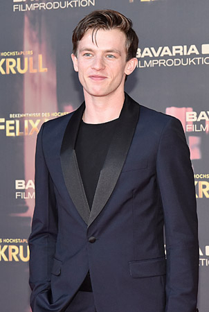 Jannis Niewöhner bei der Weltpremiere von "Bekenntnisse des Hochstaplers Felix Krull" am 22. August 2021 in München; Quelle: Warner Bros. Pictures Germany, DFF, © 2021 Warner Bros. Pictures, Andreas Büttner