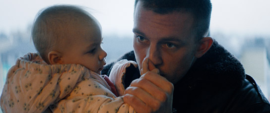 Sophia Demer, Jannis Niewöhner (v.l.n.r.) in "Kids Run" (2020); Quelle: Farbfilm Verleih, DFF, © Flare Film, Falko Lachmund