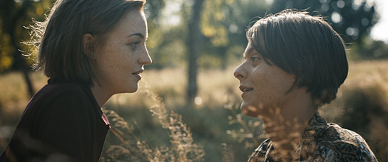 Sarah Mahita, Béla Gabor Lenz (v.l.n.r.) in "Albträumer" (2020); 