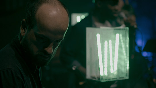 Matthew Herbert in "A Symphony of Noise" (2021); Quelle: Rise and Shine Cinema, DFF