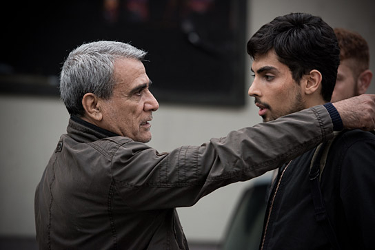 Haytham Abdulrazaq, Shervin Alenabi (v.l.n.r.) in "Baghdad In My Shadow" (2018); Quelle: Arsenal Filmverleih, DFF, © Dschoint Ventschr, Martin Valentin Menke
