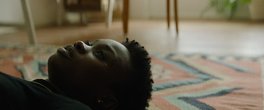 Lorna Ishema in "Ivie wie Ivie" (2021); Quelle: Weydemann Bros., DFF, © 2021 Weydemann Bros., Constanze Schmitt, David Schmitt