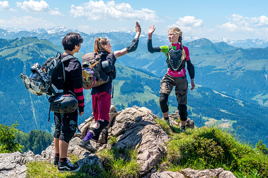 Yanis Scheurer, Emilia Warenski, Felice Ahrens (v.l.n.r.) in "Madison - Ungebremste Girlpower" (2020); Quelle: farbfilm verleih, DFF, © Dor Film-West, Foto: Stefanie Leo