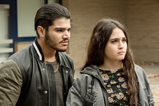 Mohammad Eliraqui, Derya Dilber (v.l.n.r.) in "Ein nasser Hund" (2020); Quelle: Warner Bros. Pictures Germany, DFF, © 2021 carte blanche International GmbH, Warner Bros. Entertainment 