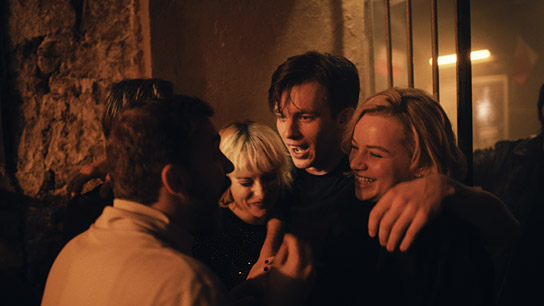 Edin Hasanovic, Anna Fialová, Jannis Niewöhner, Luna Wedler (v.l.n.r.) in "Je suis Karl" (2021); 