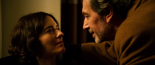 Margit Sartorius, Günter Barton (v.l.n.r.) in "Zu den Sternen" (2020); Quelle: Croco Filmverleih & Vertrieb, DFF