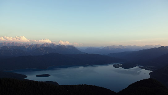 "Walchensee Forever" (2020); Quelle: farbfilm verleih, DFF, © Flare Film