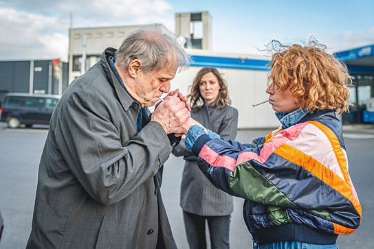 Josef Bierbichler, Alexandra Maria Lara, Birgit Minichmayr (v.l.n.r.) in "Töchter" (2021); Quelle: Warner Bros. Pictures Germany, DFF, © Heimatfilm, Warner Bros. Filmproduktion