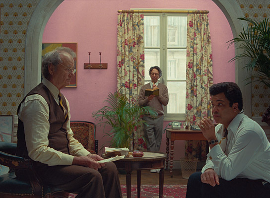 Bill Murray, Wally Wolodarsky, Jeffrey Wright (v.l.n.r.) in "The French Dispatch" (2021); Quelle: Walt Disney Studios Motion Pictures Germany, DFF, © 2020 Twentieth Century Fox Film Corporation, Photo Courtesy of Searchlight Pictures