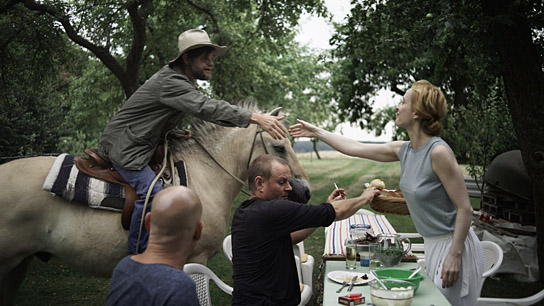 Ralf Walker, Lars Rudolph (auf Pferd), Devid Striesow, Franziska Petri (v.l.n.r.) in "Der Siebzehnte" (2020); Quelle: déjà-vu film, DFF, © déjà-vu film