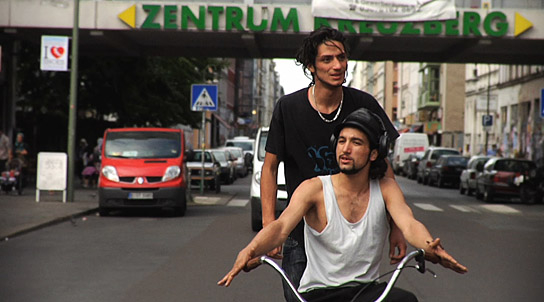 Oktay Özdemir, Burak Yigit (v.v.n.h.) in "Moruk" (2009)