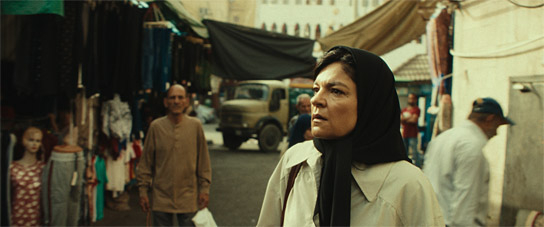 Jasmin Tabatabai (vorne) in "Mitra" (2021); Quelle: Camino Filmverleih, DFF, © Camino Filmverleih 2021