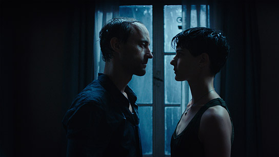Thomas Niehaus, Sarah Hostettler (v.l.n.r.) in "Tagundnachtgleiche" (2019); Quelle: farbfilm verleih, DFF, © Tamtam Film, Eva Katharina Bühler