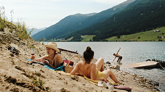  Barbara Krzoska, Giulia Goldammer (v.l.n.r.) in "Windstill" (2020); Quelle: W-film, DFF, © W-film