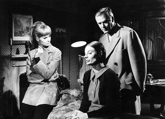 Siv Mattson, Renate Grosser, Joachim Fuchsberger (v.l.n.r.) in "Im Banne des Unheimlichen" (1968); Quelle: DFF