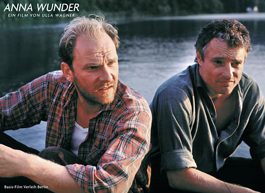 Götz Schubert, Filip Peters (v.l.n.r.) in "Anna Wunder" (2000); Quelle: Basis-Film, DFF