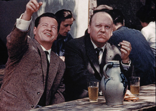 "Bauten, Bürger und ein Bembel. Frankfurt zwischen Heute und Morgen" (1962); Quelle: Filmkollektiv Frankfurt, © Institut für Stadtgeschichte S12F 158