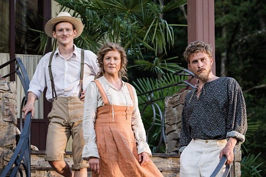 Joel Basman, Julia Jentsch, Max Hubacher (v.l.n.r.) bei den Dreharbeiten zu "Monte Verità - Der Rausch der Freiheit" (2021); Quelle: DCM Film Distribution, DFF, © tellfilm, Grischa Schmitz