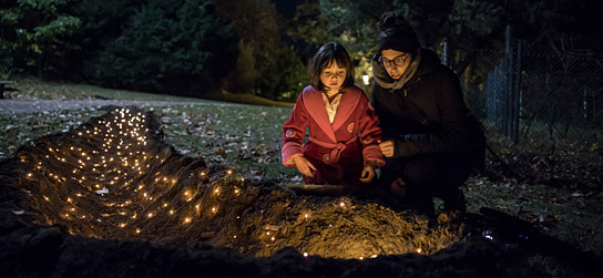 Emilia Kowalski, Joya Thome (v.l.n.r.) bei den Dreharbeiten zu "Lauras Stern" (2021); Quelle: Warner Bros. Pictures Germany, DFF, © Westside Filmproduktion, Warner Bros. Ent.
