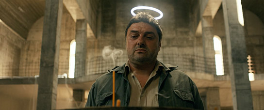 Goran Navojec in "Der Schein trügt" (2021); Quelle: Neue Visionen Filmverleih, DFF, © Neue Visionen Filmverleih