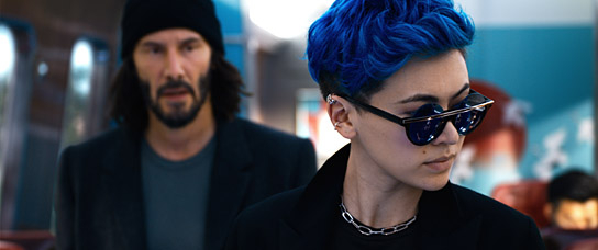 Keanu Reeves, Jessica Henwick (v.l.n.r.) in Warner Bros. Pictures, Village Roadshow Pictures and Venus Castina Productions' "The Matrix Resurrections" (2021), a Warner Bros. Pictures release.; Courtesy of Warner Bros. Pictures, © 2021 Warner Bros. Entertainment Inc., Village Roadshow Films (BVI) Limited