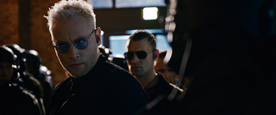 Max Riemelt (vorne) in Warner Bros. Pictures, Village Roadshow Pictures and Venus Castina Productions' "The Matrix Resurrections" (2021), a Warner Bros. Pictures release.; Courtesy of Warner Bros. Pictures, © 2021 Warner Bros. Entertainment Inc., Village Roadshow Films (BVI) Limited