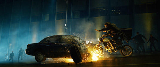 Carrie-Anne Moss, Keanu Reeves (v.l.n.r.) in Warner Bros. Pictures, Village Roadshow Pictures and Venus Castina Productions' "The Matrix Resurrections" (2021), a Warner Bros. Pictures release.; Courtesy of Warner Bros. Pictures, © 2021 Warner Bros. Entertainment Inc., Village Roadshow Films (BVI) Limited