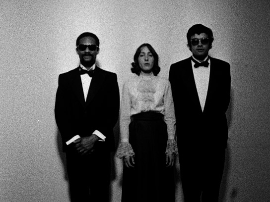 Skip Norman, Helke Sander, Harun Farocki (v.l.n.r.) in "Brecht die Macht der Manipulateure" (1968); Quelle: Deutsche Kinemathek