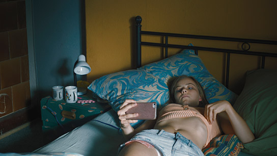 Saskia Rosendahl in "Niemand ist bei den Kälbern" (2021); Quelle: Filmwelt Verleihagentur, DFF, © Filmwelt Verleihagentur, Weydemann Bros., Foto: Max Preiss